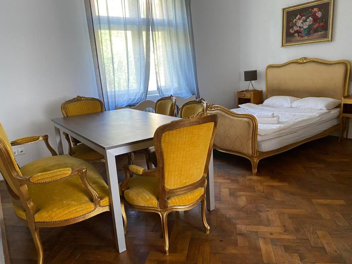 Bank Invest Apartmens - Old Town Apartman Prága Kültér fotó